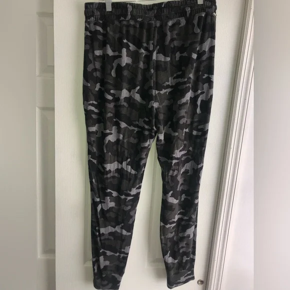 EXPRESS ONE ELEVEN Camo Joggers Size Large - Picture 3 of 4